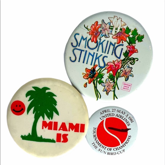 Aesthetic vintage pins / buttons for jacket / bag